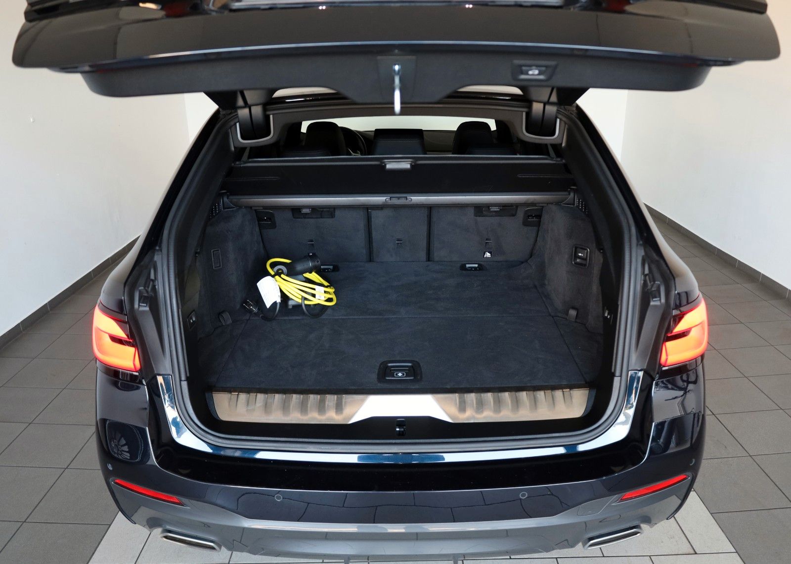 Fahrzeugabbildung BMW 530e Touring M Sport Leder,Navi,LED,Park Assist