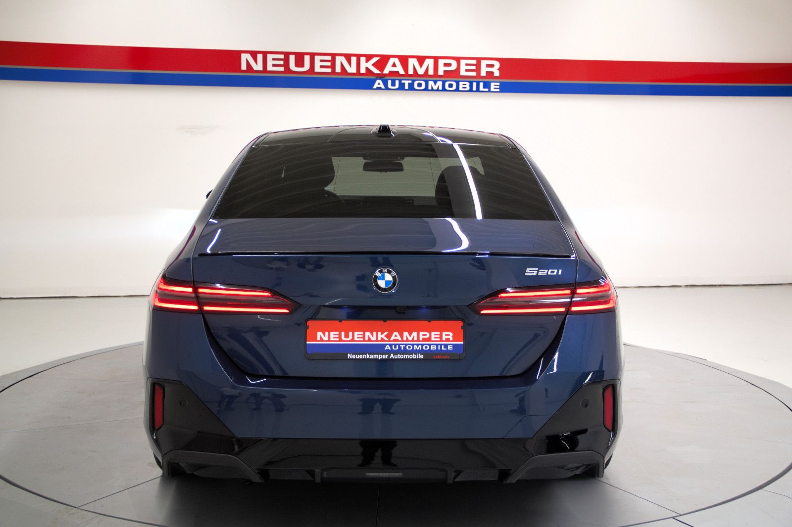 Fahrzeugabbildung BMW 520i M Sport Limo Pano Sitzlüft Standhz. h/k ACC