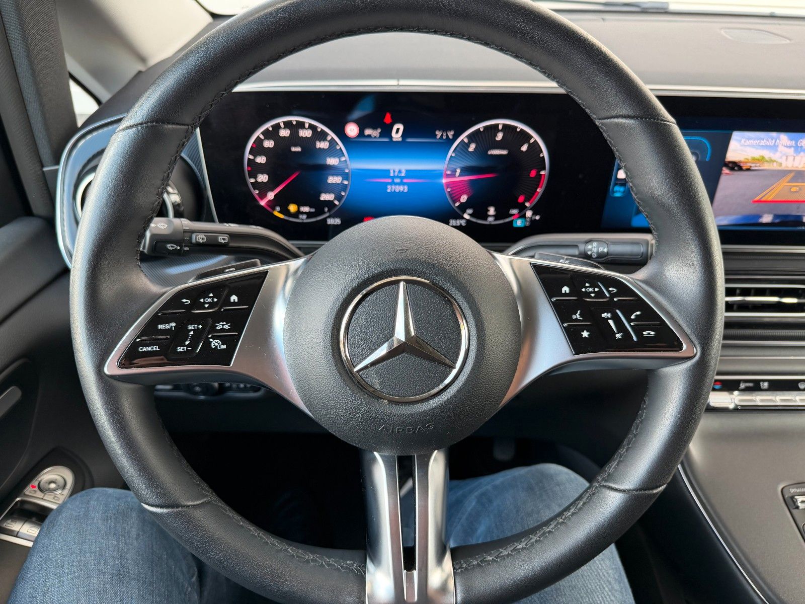 Fahrzeugabbildung Mercedes-Benz V 220 d DISTRONIC AHK2,5to 7Sitze