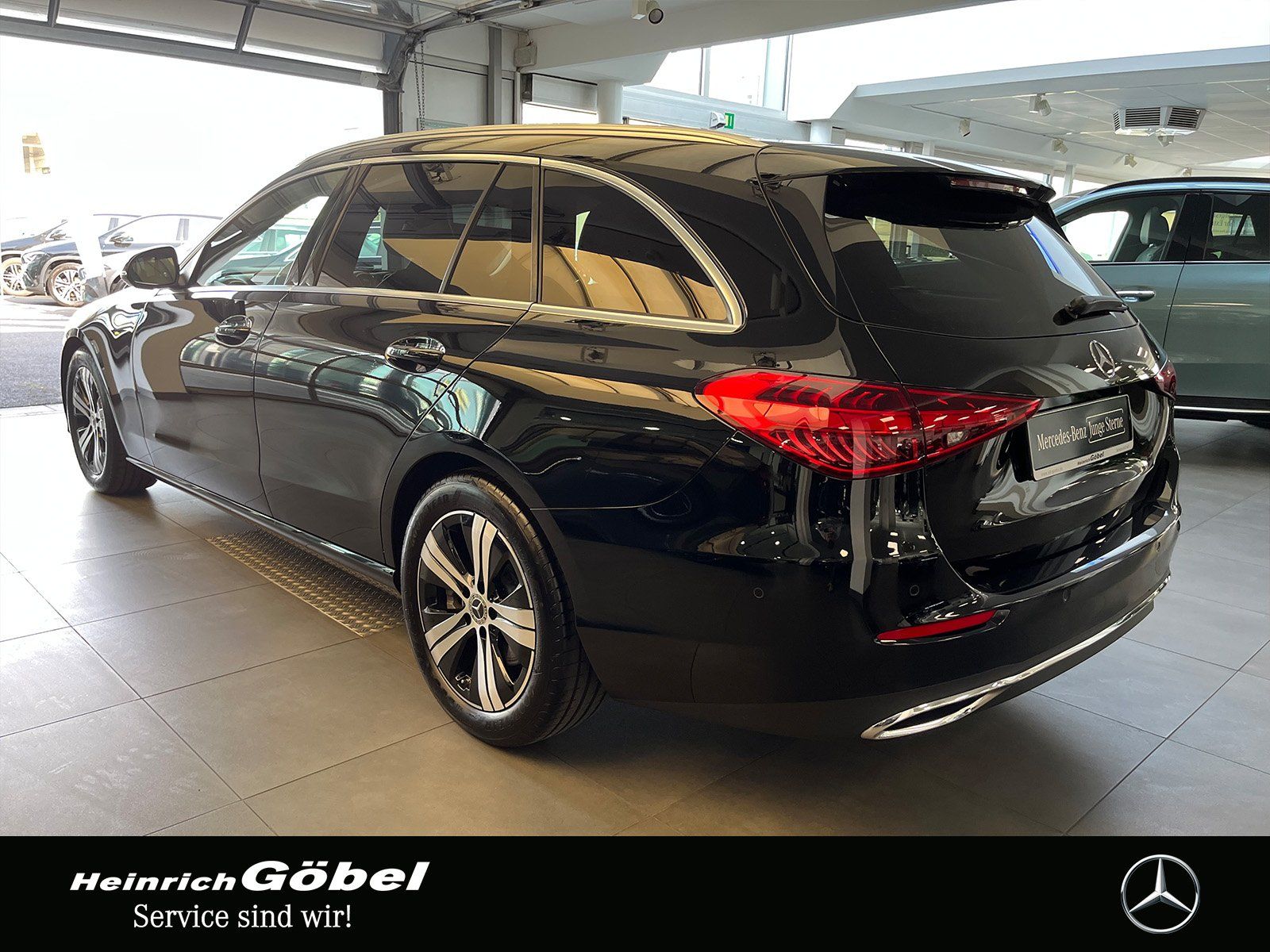 Fahrzeugabbildung Mercedes-Benz C 200 T AVANTGARDE+TOTWINKEL+KAMERA+LED+CARPLAY