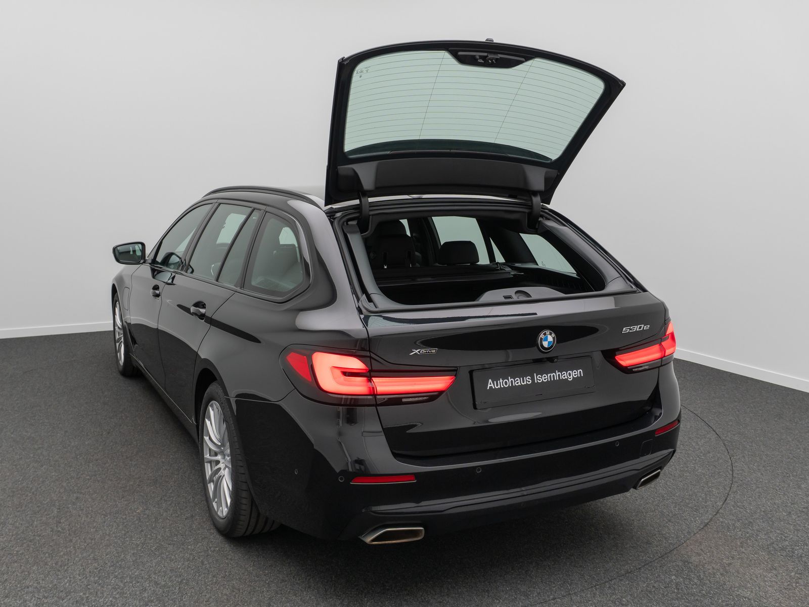 Fahrzeugabbildung BMW 530e xD Kamera DAB DisplKey HiFi Alarm 4*Klima