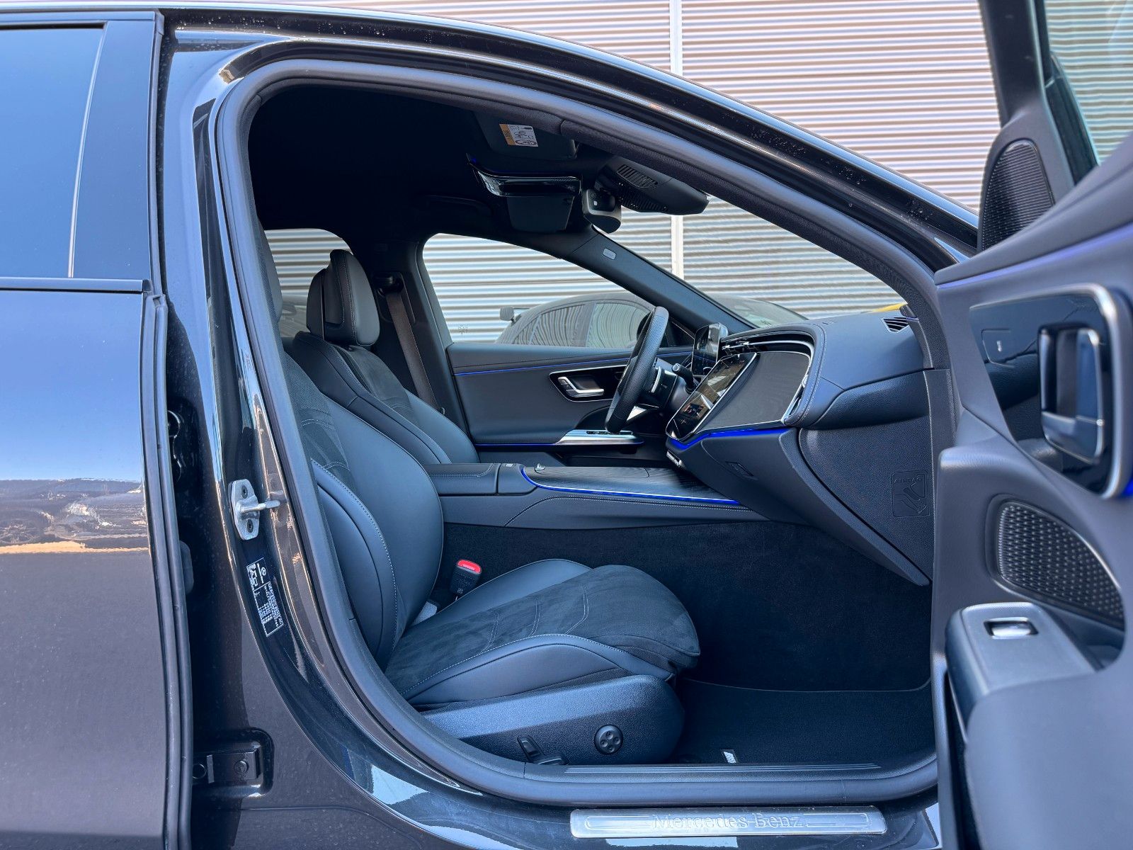 Fahrzeugabbildung Mercedes-Benz E 200 9G+AMG+NIGHT+KEYL+LED+DAB+TOTW+SPUR+MBUX+