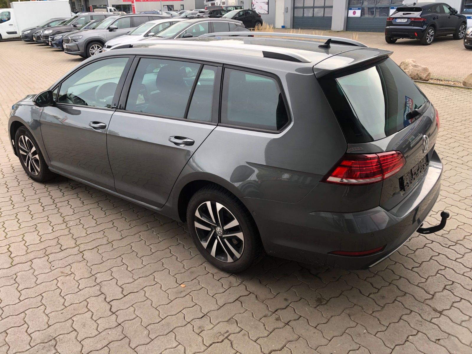 Fahrzeugabbildung Volkswagen Golf VII Variant IQ.DRIVE Seitenschaden