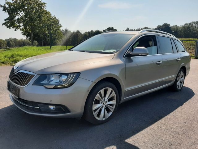 Skoda Superb Combi 3.6 DSG 4x4 Elega.,Bi-Xenon,1.Hand