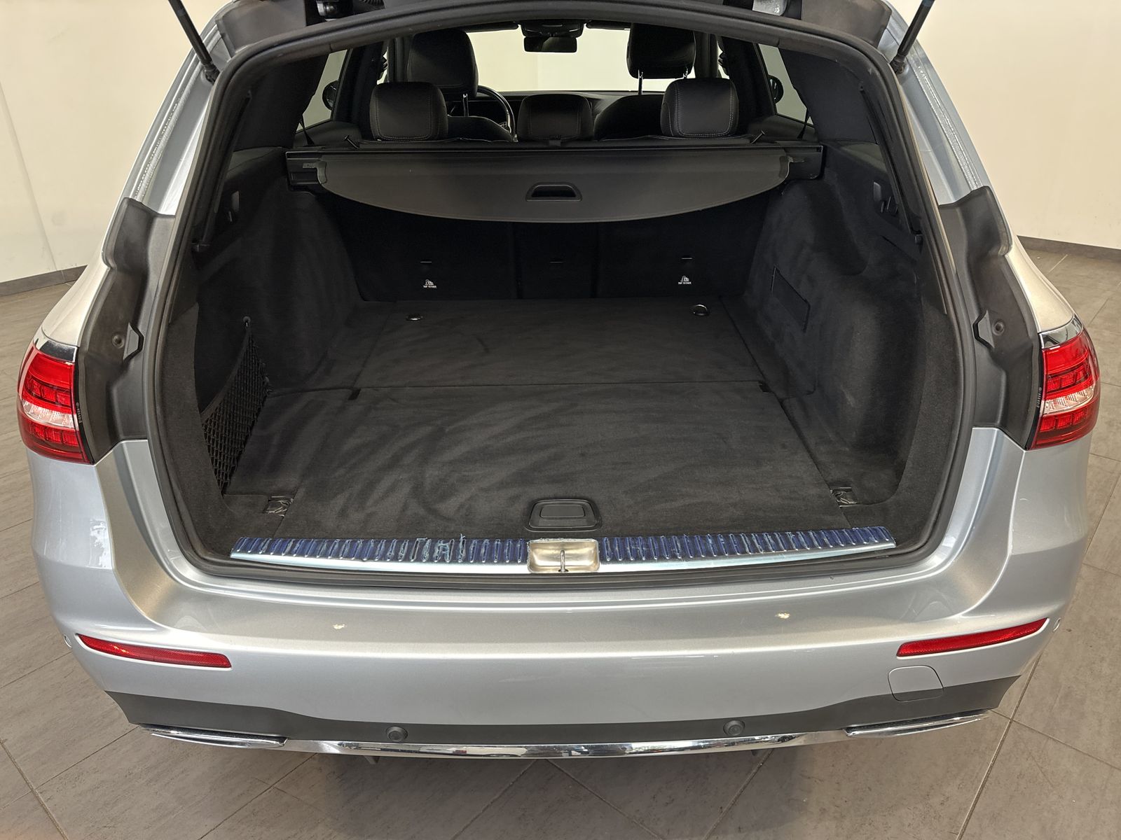 Fahrzeugabbildung Mercedes-Benz E 300d 4M T AMG-Line NAV+LED+360°+HUD+AHK+VC+ACC