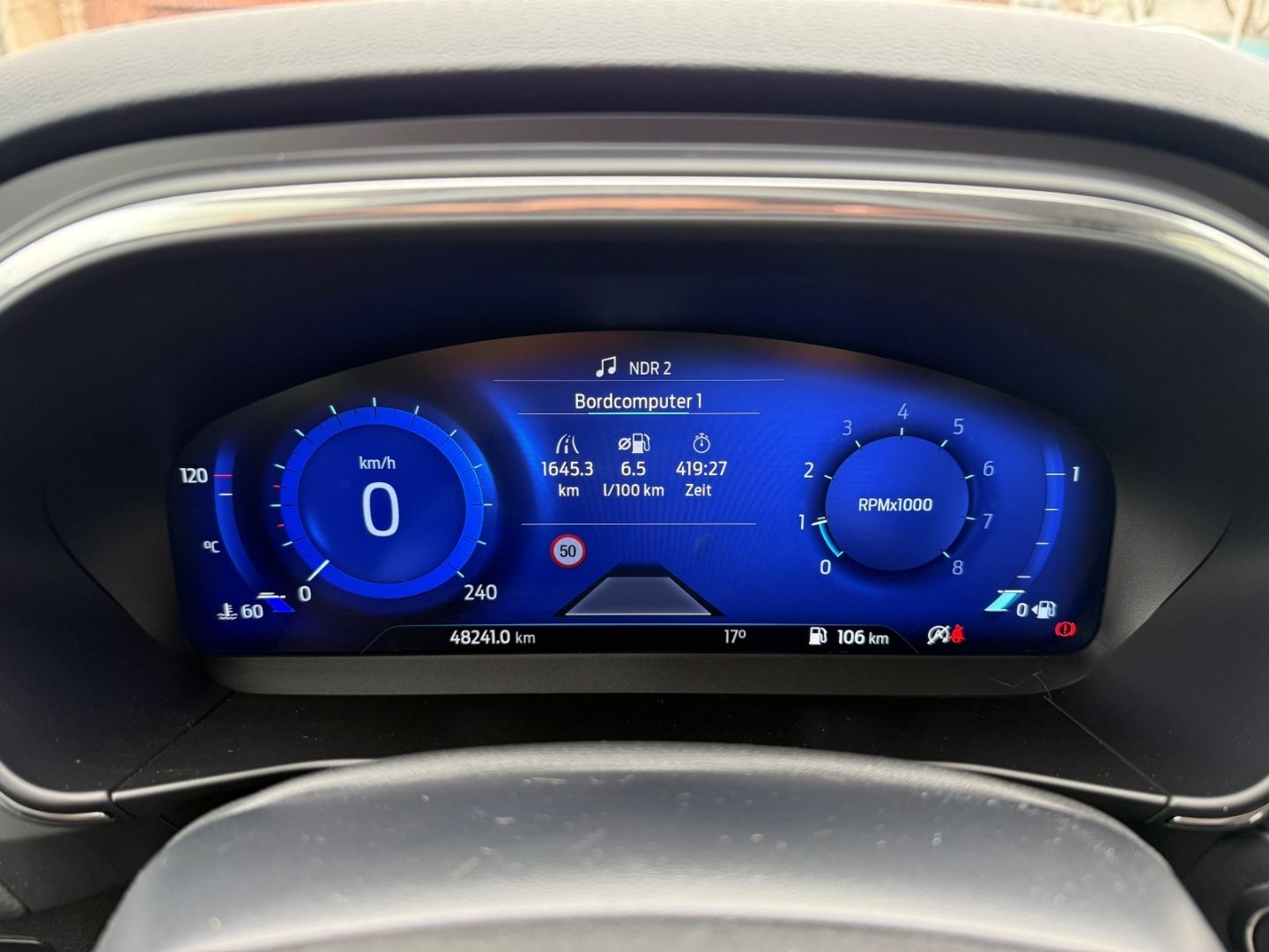 Fahrzeugabbildung Ford Focus Titanium X Turnier HUD Navi Digitales Cock