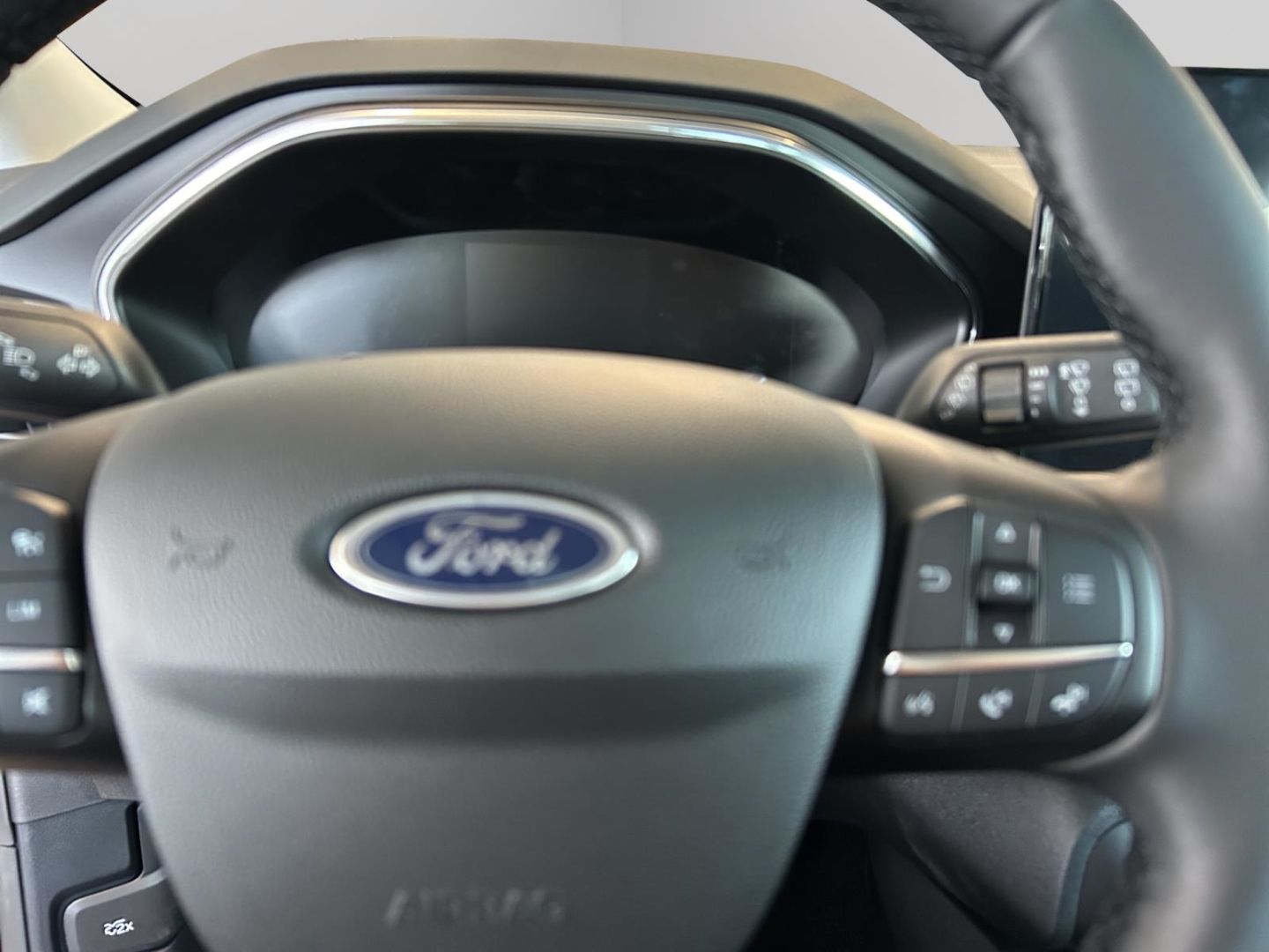 Fahrzeugabbildung Ford Focus Titanium MHEV VerkehrszeichERK PANO Kamera