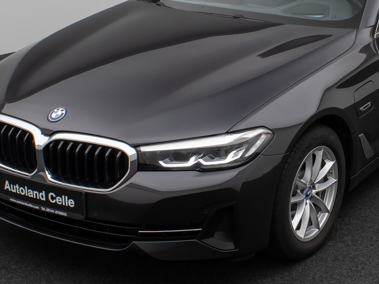 Fahrzeugabbildung BMW 530e HUD DAB HiFi CockPitPro PDC Komfort Alarm