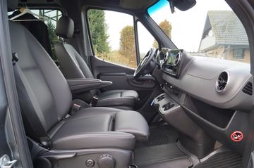 Mercedes-Benz Sprinter 319 319CDI4x4AUT-5SITZE-LEDER-NAVI-AHK.