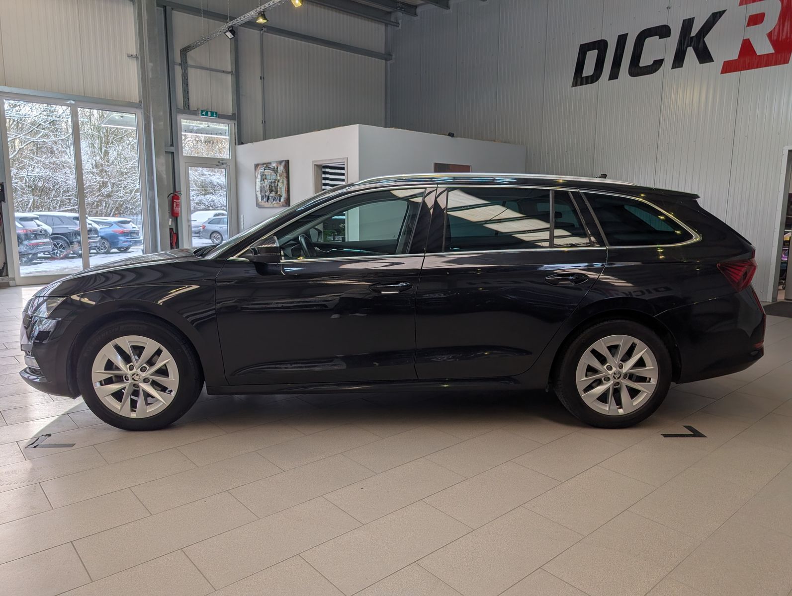 Fahrzeugabbildung SKODA Octavia 2.0 TDI First Edition LED Memory Pano 17