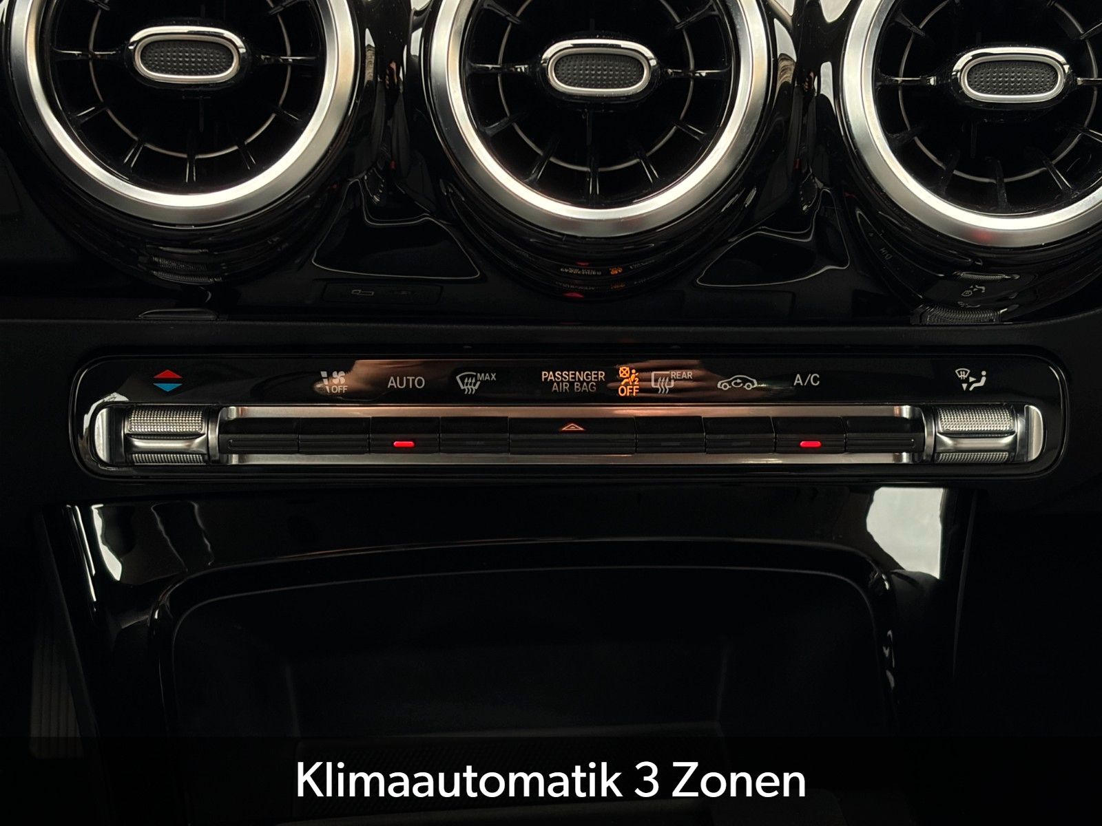Fahrzeugabbildung Mercedes-Benz CLA 180 SB SHZ LKA TEMP MBUX Navi Wifi CarPlay