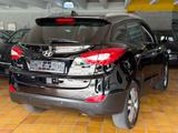 Hyundai ix35 2.0 CRDi 135kW Black&Steel Edition 4WD/NAVI - Hyundai ix35: Allradantrieb, Automatik, 2.0