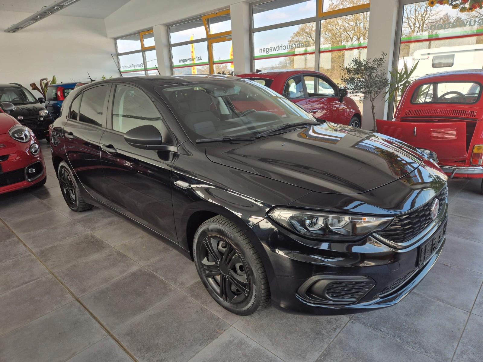 Fiat Tipo Street schwarz