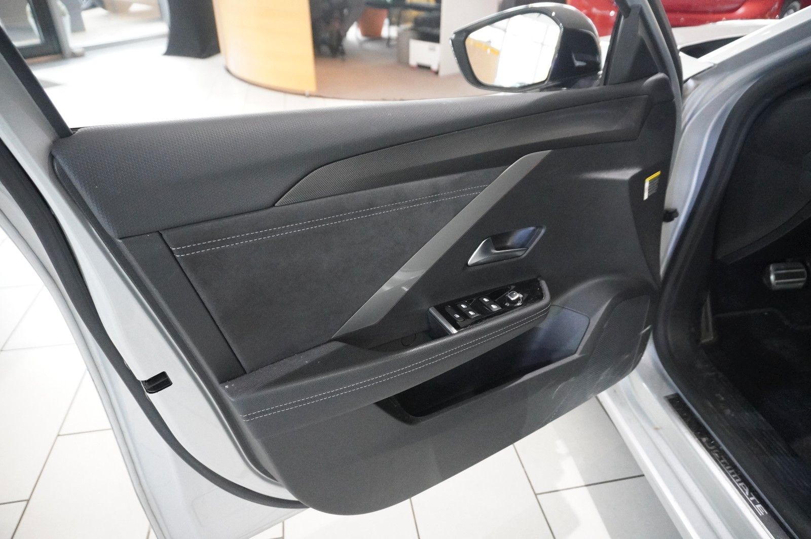 Fahrzeugabbildung Opel Astra L ST 1.5D ULTIMATE NAVI/LED/360°/PANO./DAB