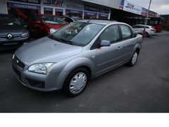 Fahrzeugabbildung Ford Focus Ghia Navi Tempo Klima Leder SHZ