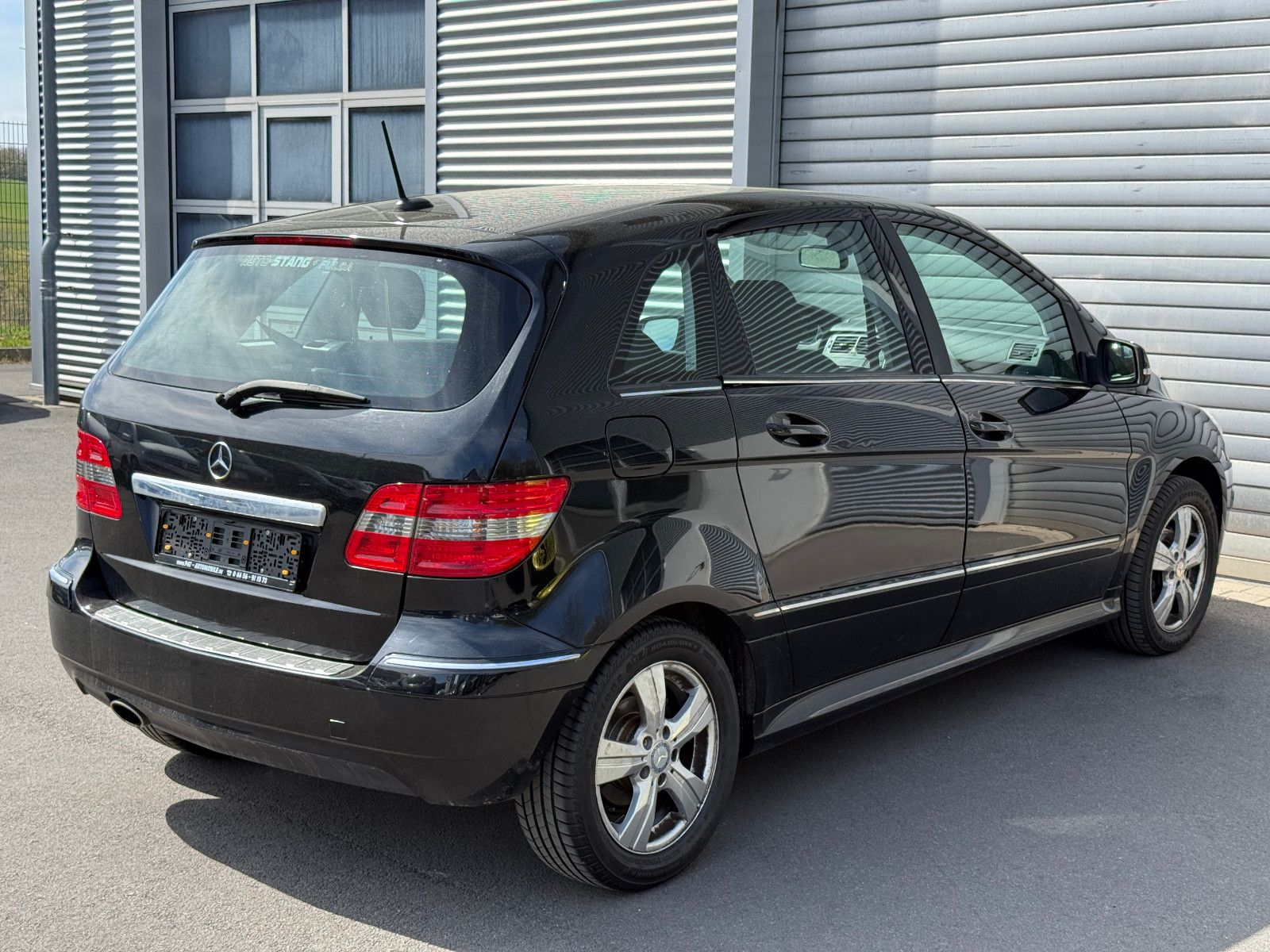 Fahrzeugabbildung Mercedes-Benz B 180 1.7 Benziner Klimaanlage Navi Tempomat SHZ