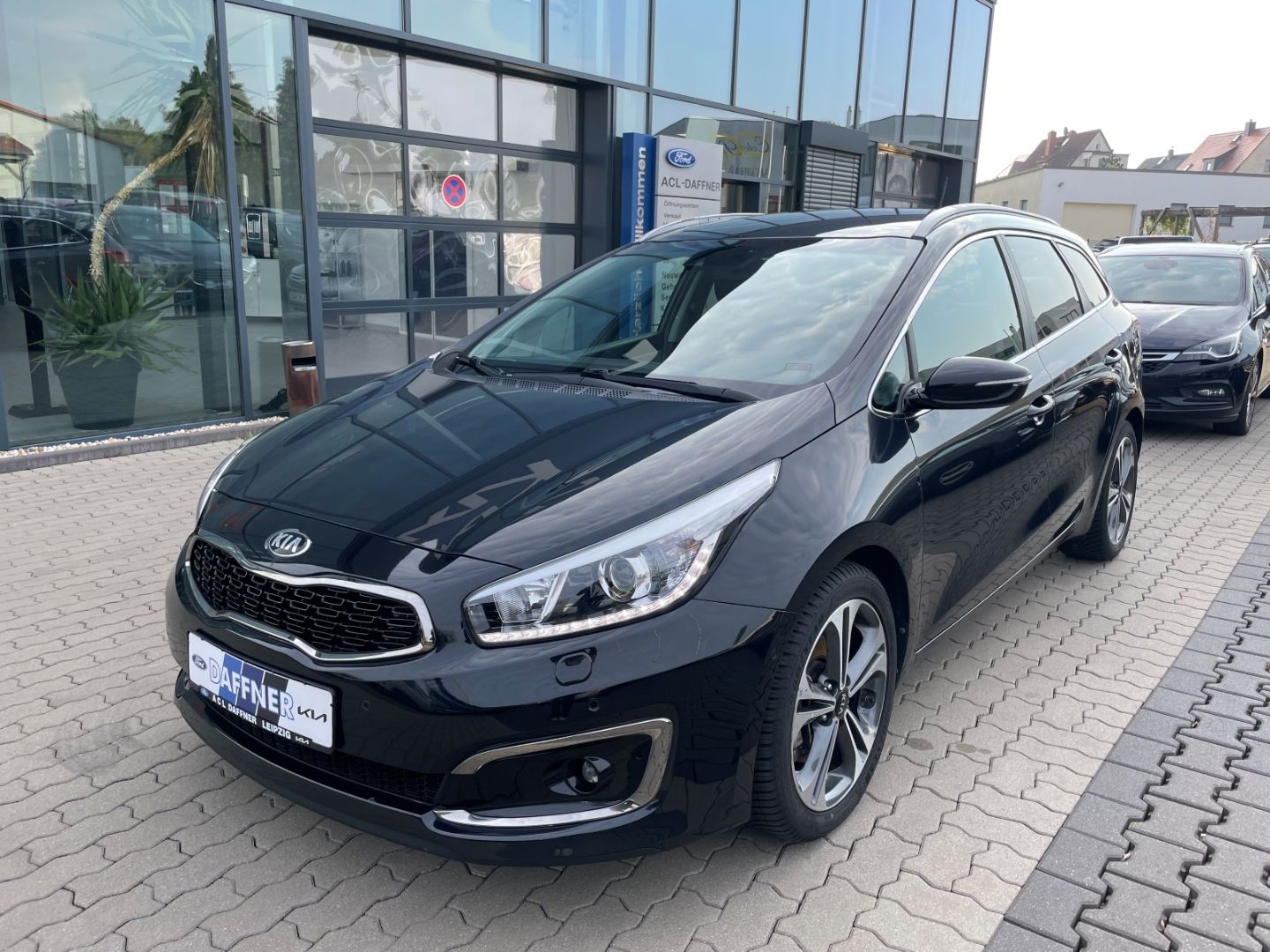 Fahrzeugabbildung Kia Ceed_sw Spirit Kamera totWinkAss SpurhalteAss