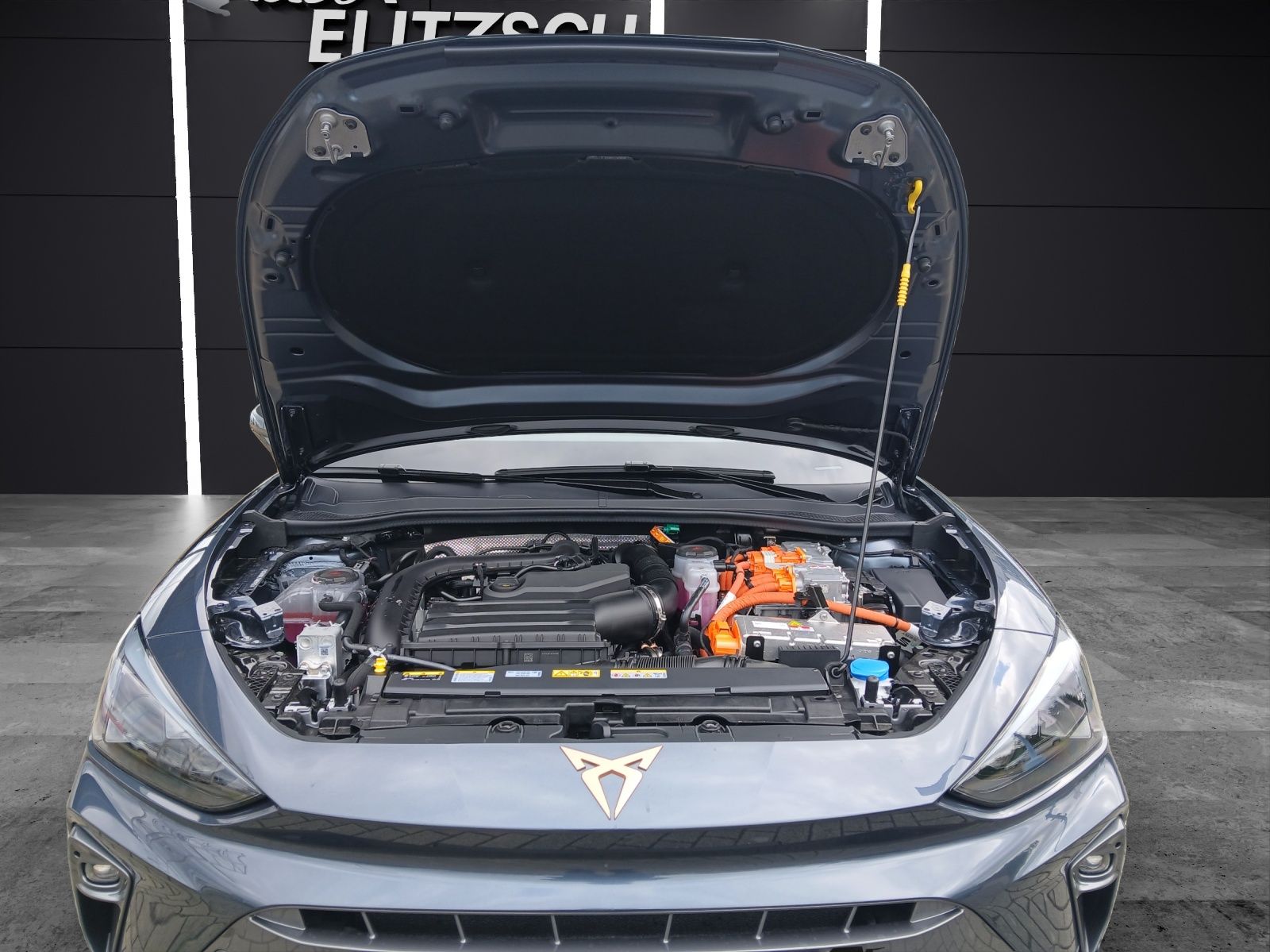 Fahrzeugabbildung CUPRA Leon Sportstourer VZ 1.5 e-Hybrid MATRIX AHK