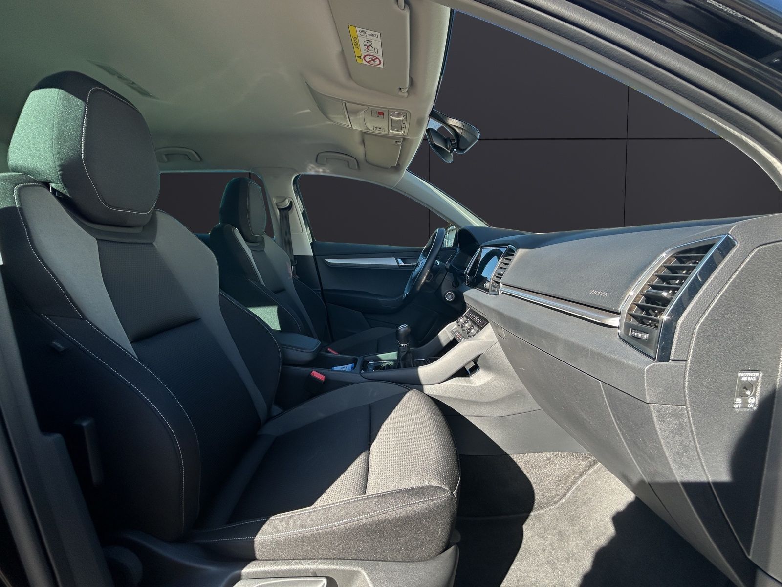 Fahrzeugabbildung SKODA Karoq TSI Tour LED Navi AIC GRA RFK SH