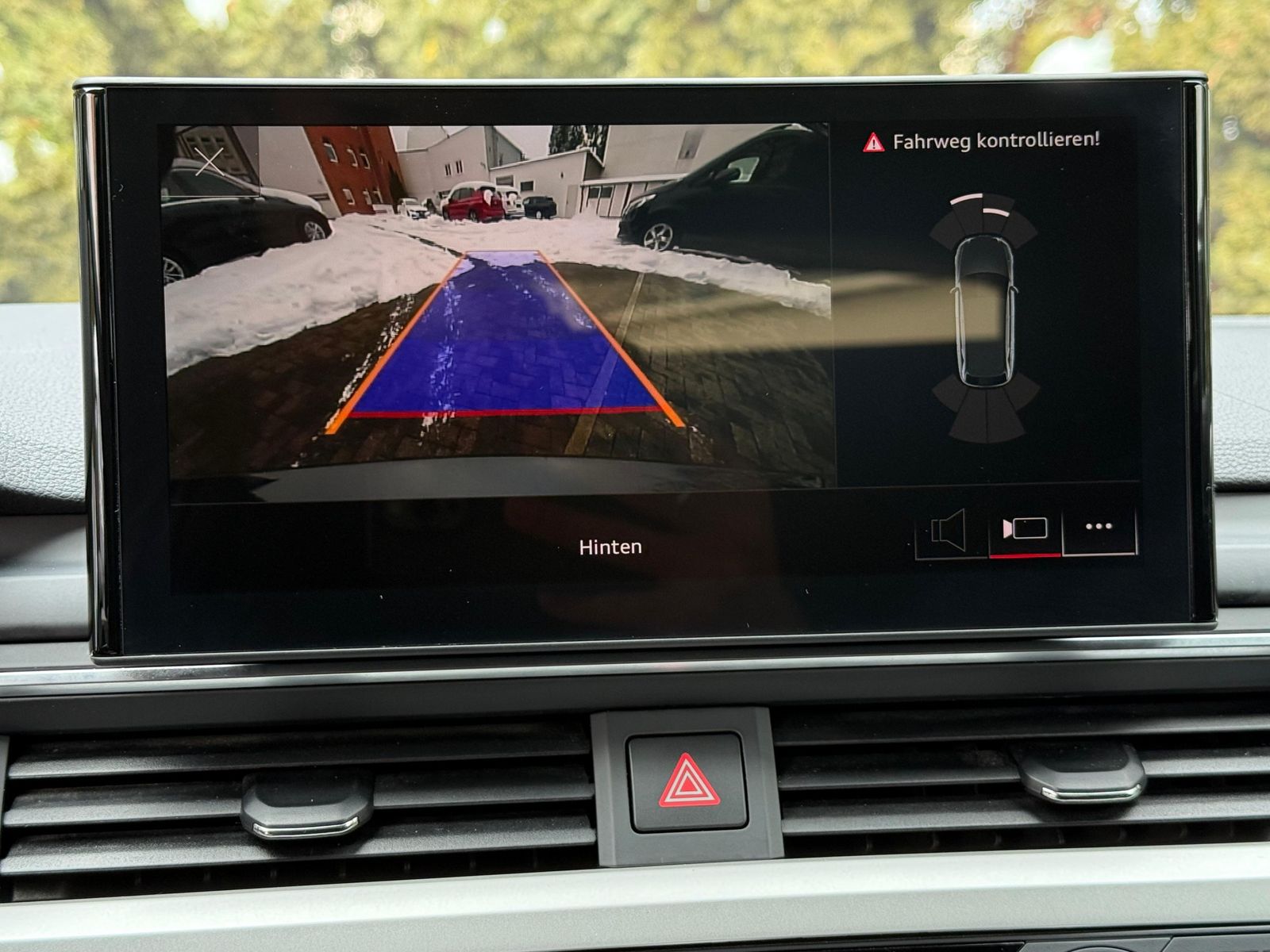 Fahrzeugabbildung Audi A4 Avant 40TDI S-tr LED+NAV+SHZ+AHK+KAM+MEMO+MMI