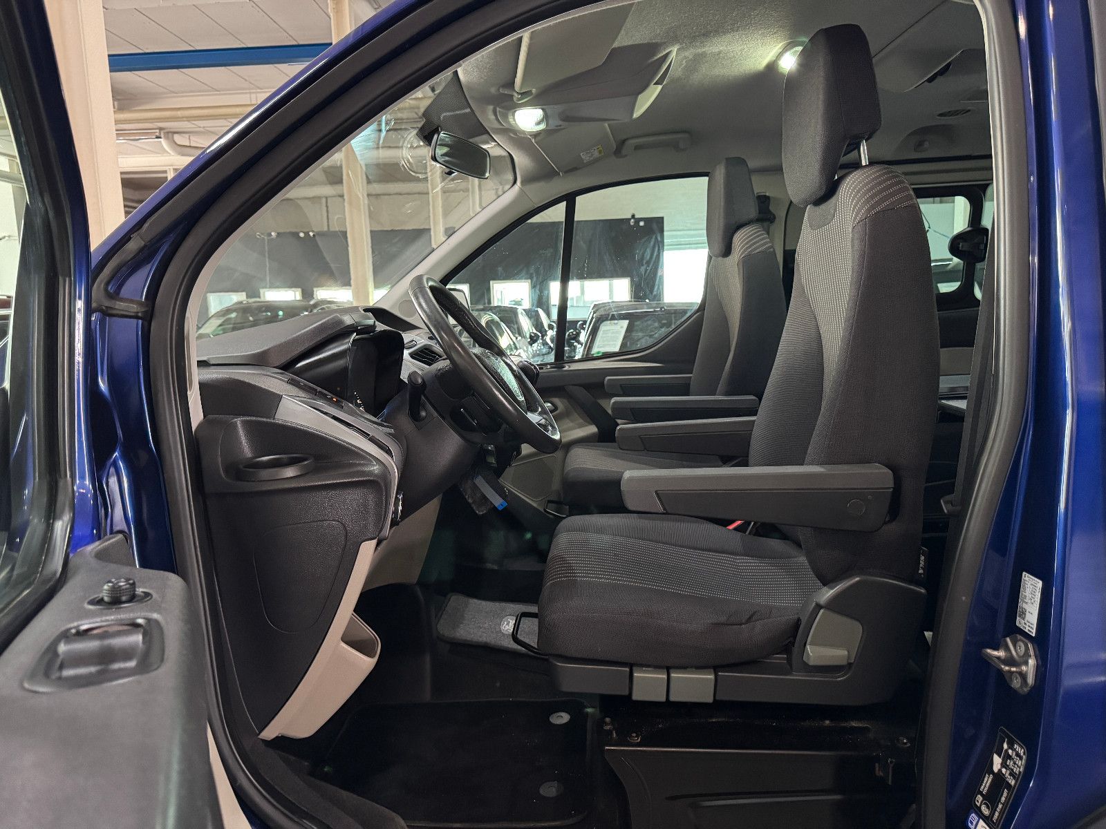 Fahrzeugabbildung Ford TOURNEO CUSTOM 2.2 TDCI WESTFALIA EUROLINE STHD