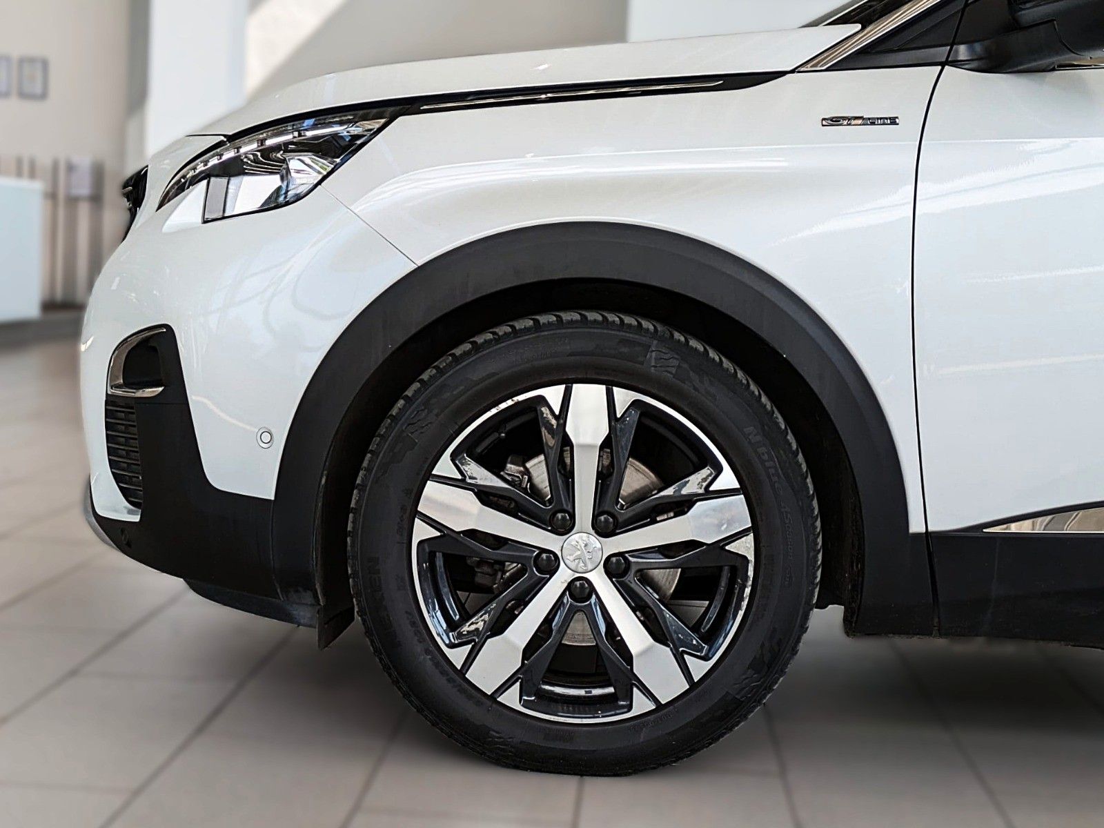 Fahrzeugabbildung Peugeot 5008 GT-LINE LEDER NAVI PANORAMA LED AHK 7-SITZE