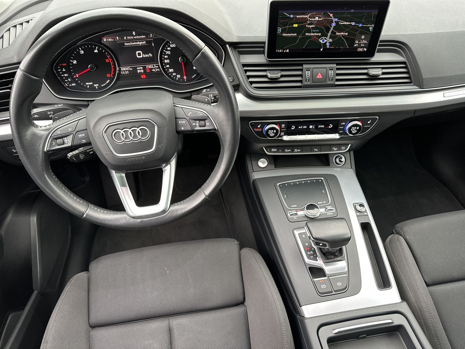 Fahrzeugabbildung Audi Q5 40 TDI Quattro Sport NAV+XEN+ACC+PANORAMA+KAM