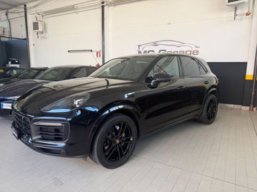 Porsche Cayenne - 1