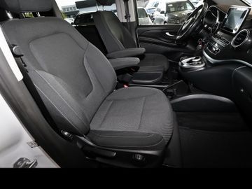 Mercedes V 220 - 4