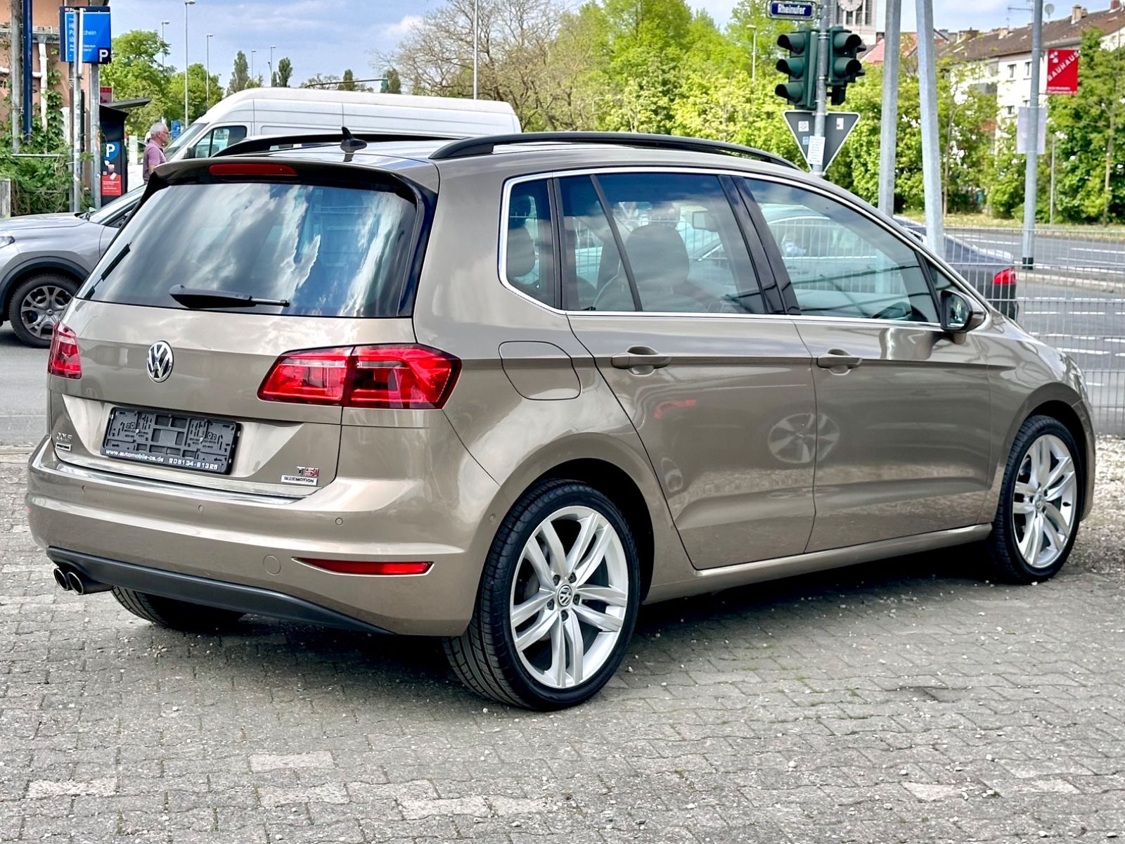 Fahrzeugabbildung Volkswagen GOLF SPORTSVAN VII HIGHLINE*MOD.2016+PANO+AUTOM.