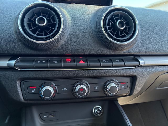 Fahrzeugabbildung Audi A3 Limo 35 TFSI >S Line/PANO/NAV/LED/Sitzheiz<