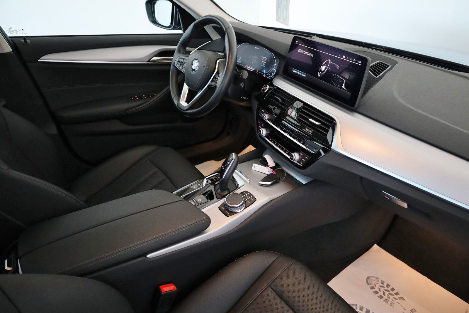 Fahrzeugabbildung BMW 530 e Touring,Leder,Navi,LED,SH,Kamera,HUD