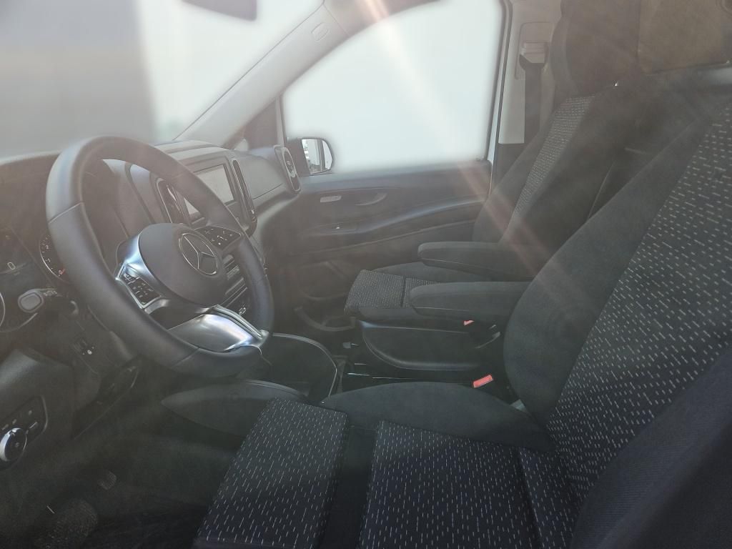 Fahrzeugabbildung Mercedes-Benz Vito 119 Kasten lang 4x4 2 Sitze 2,5t AHK MBUX