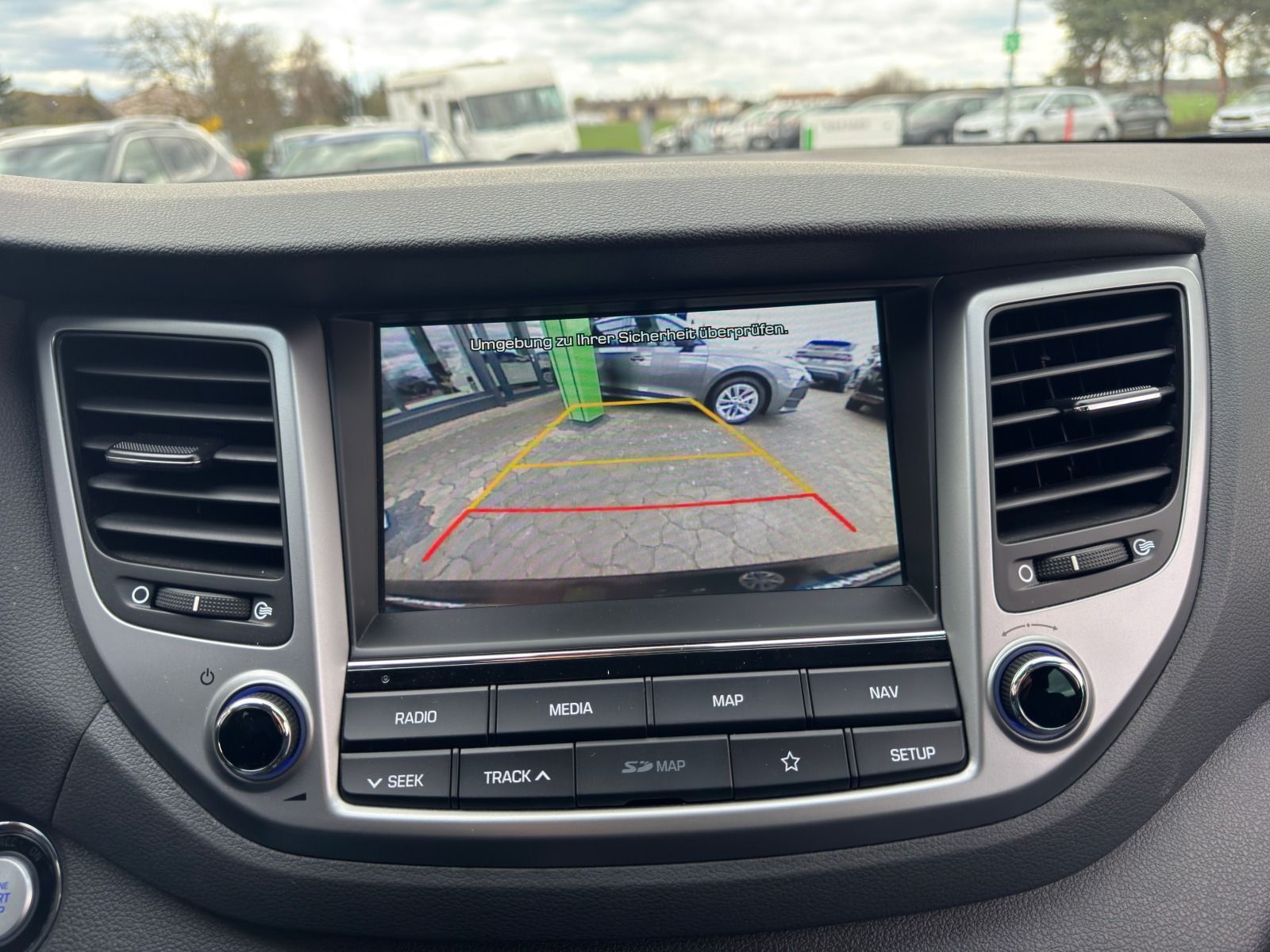 Fahrzeugabbildung Hyundai Tucson 2.0 CRDi 4WD Automatik*RFK*AHK*eHeck*NAVI