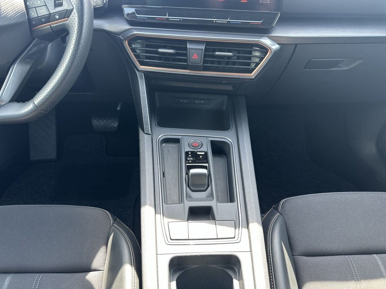 Fahrzeugabbildung CUPRA CUPRA Formentor 1.5 TSI 150PS DSG-Beats*Navi*CAM - mit KI generiert/bearbeitet