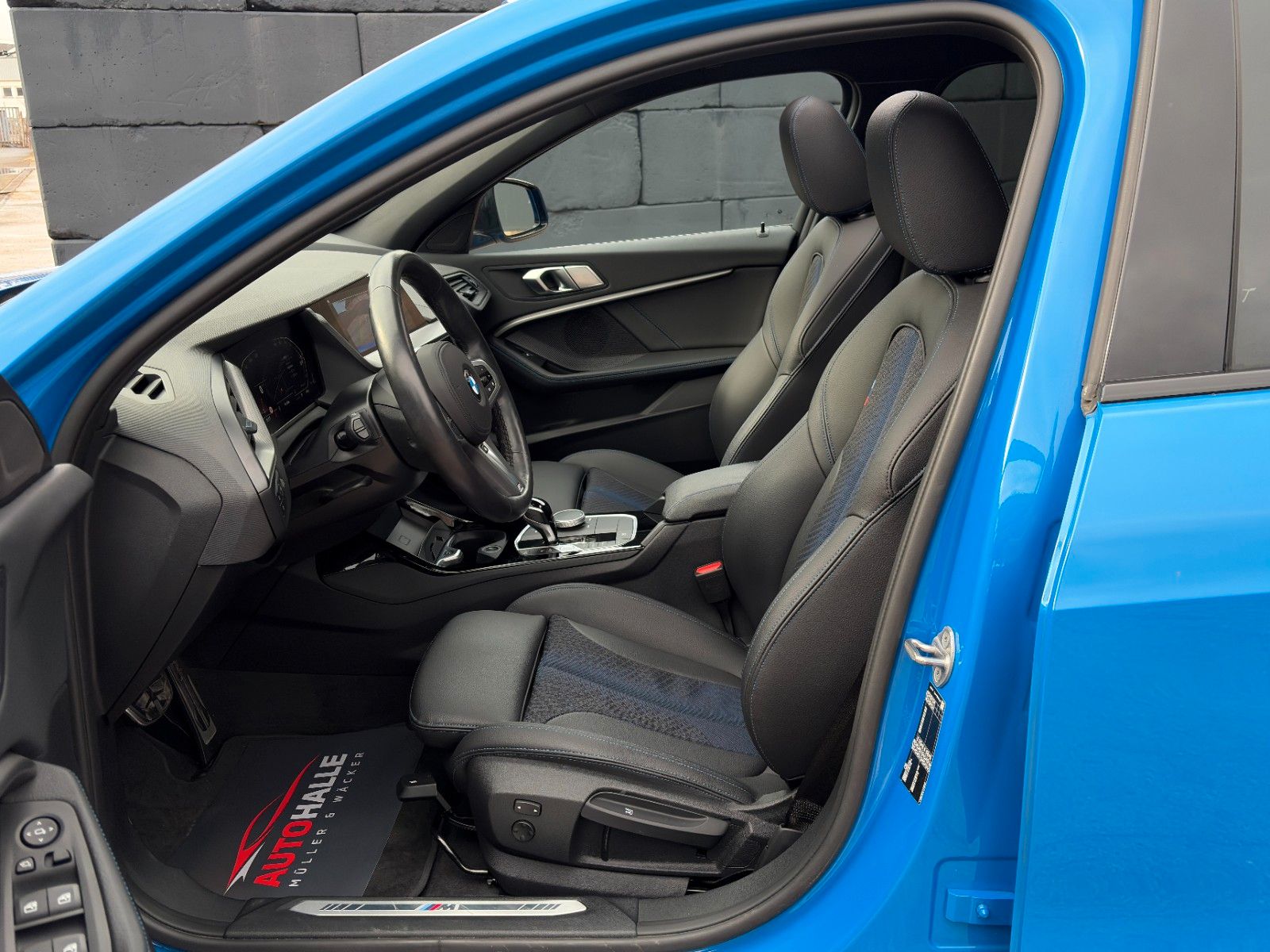 Fahrzeugabbildung BMW 118i M Sport Leder PANO TEMP CAM LED HiFi