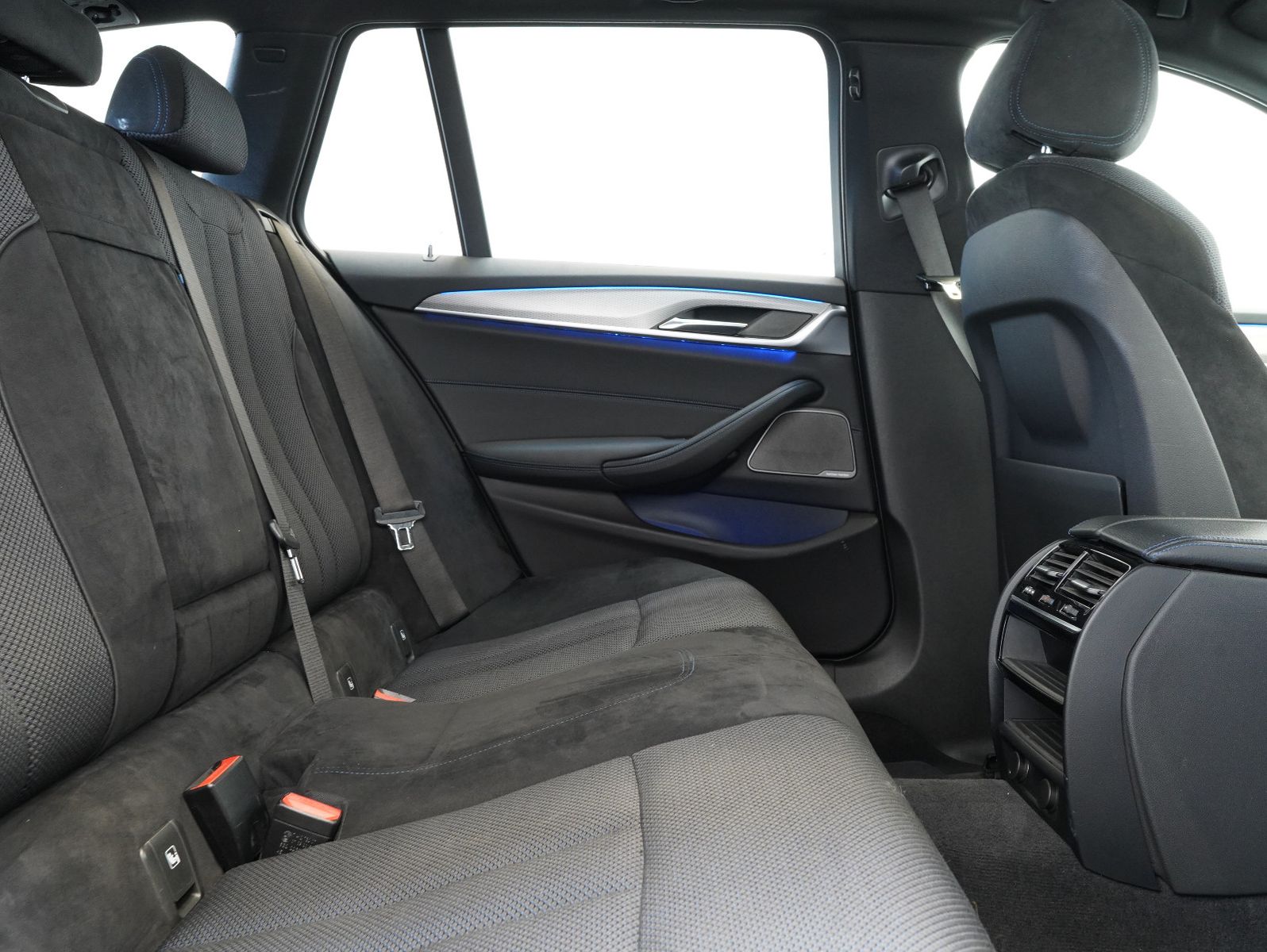 Fahrzeugabbildung BMW 530 i Touring M Sportpaket ACC/FERNPARKEN/AHK