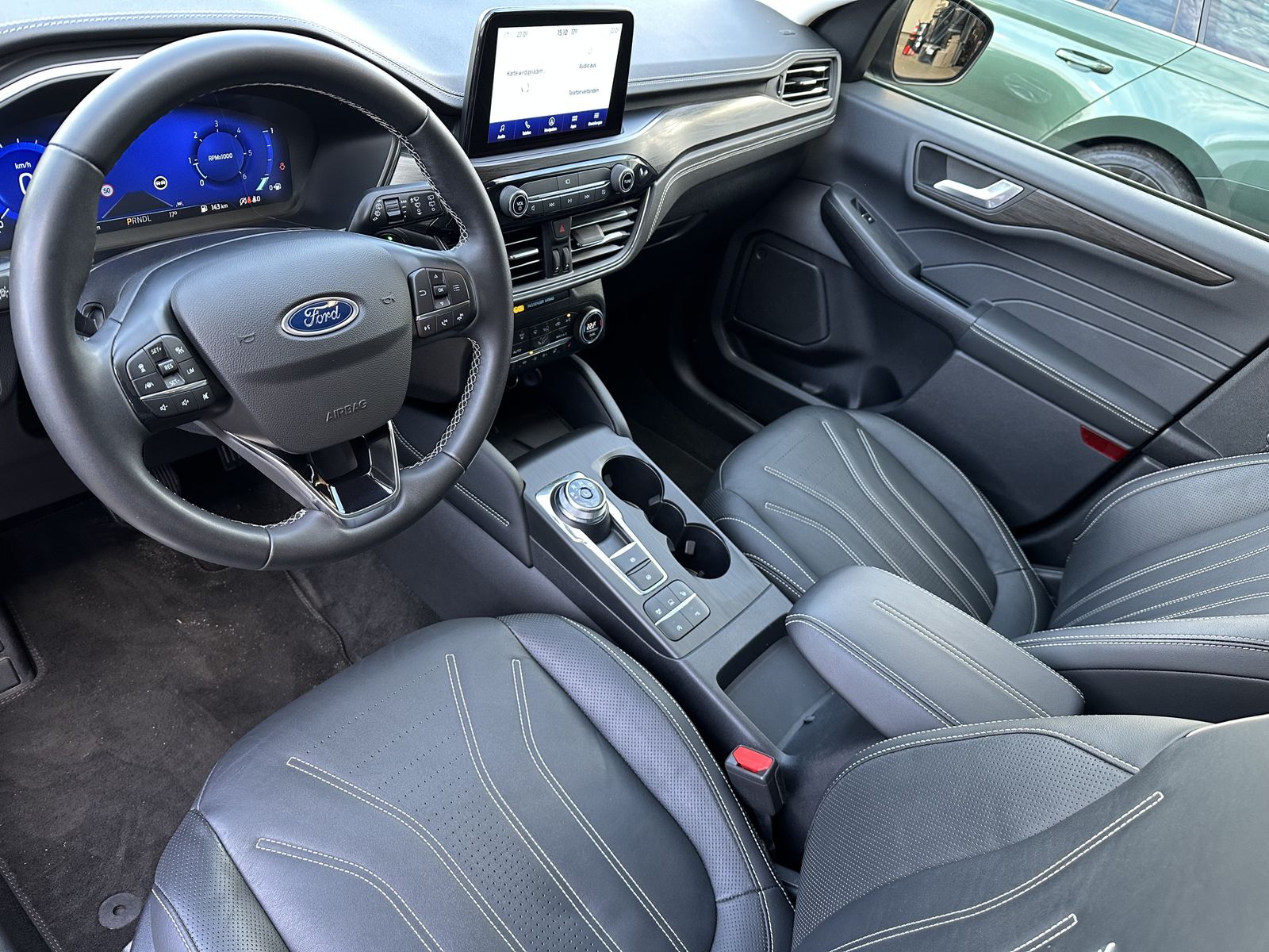 Fahrzeugabbildung Ford Kuga 2.0 EB 4x4 Aut. Vignale NAV+LED+AHK+PANO+VC