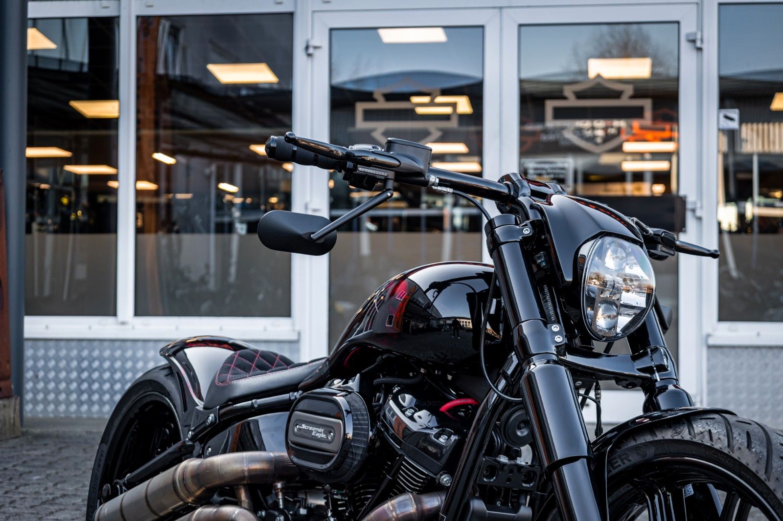 Fahrzeugabbildung Harley-Davidson FXBRS BREAKOUT 114 cui Kesstech - Airride-