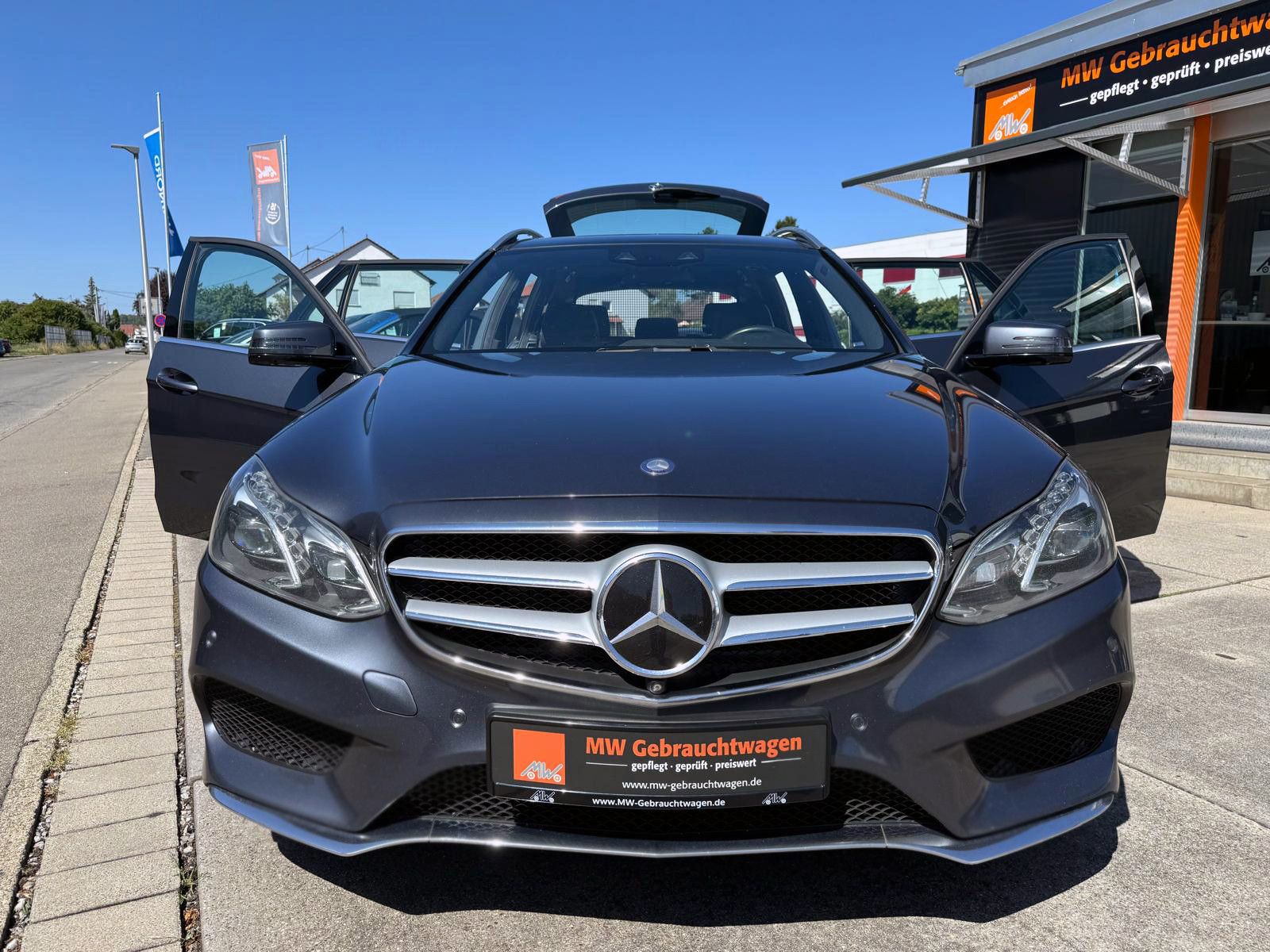 Fahrzeugabbildung Mercedes-Benz E 350 Avantgarde Bluetec MwSt. AHK 360° H&K  ACC