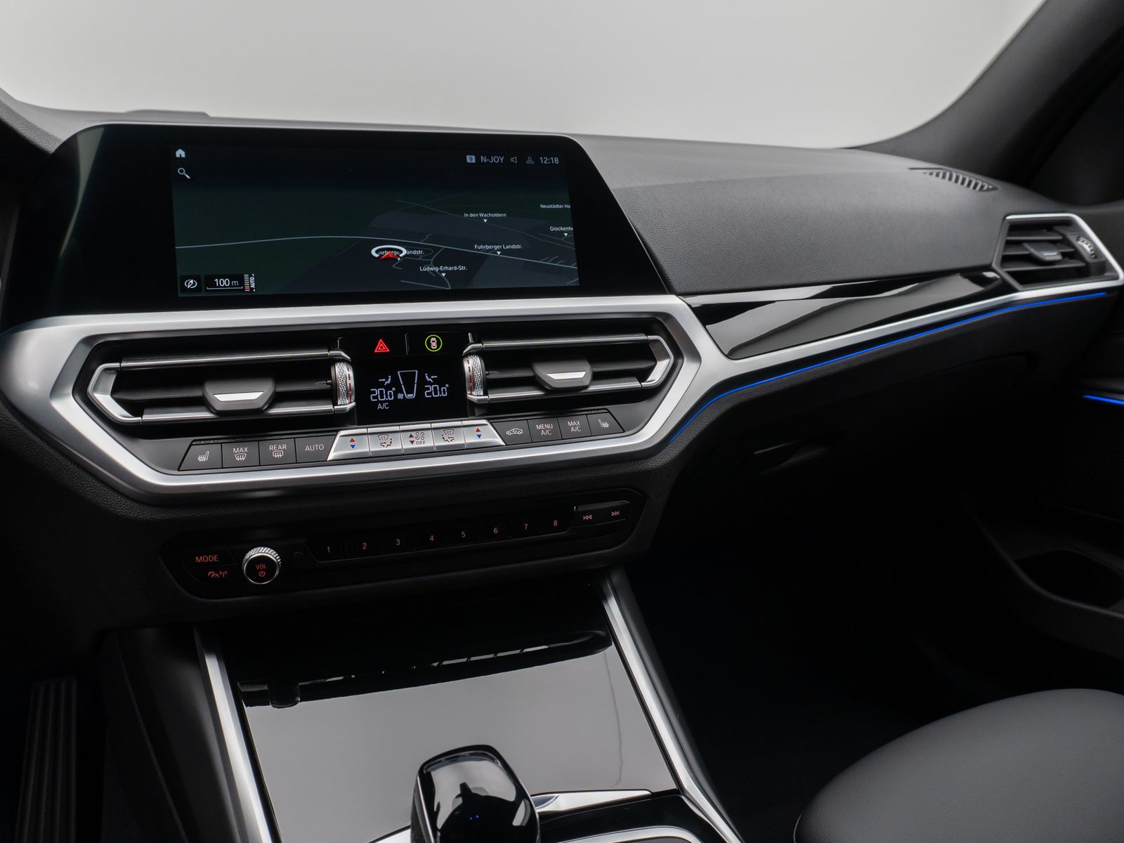 Fahrzeugabbildung BMW 318d Kamera DAB Sport Alarm Geschwindigkeitsreg
