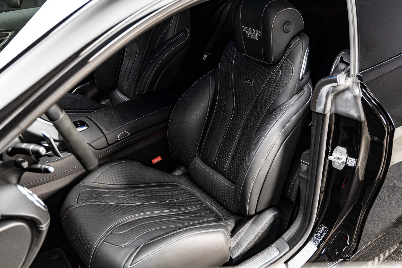 Fahrzeugabbildung Mercedes-Benz BRABUS 850 Coupé C217 + 850 PS + 15.255 km