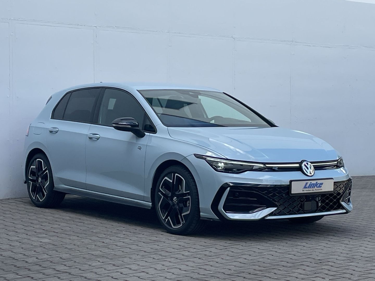 Golf VIII 1.5 eTSI DSG R-Line AHK/360°Kamera/HUD