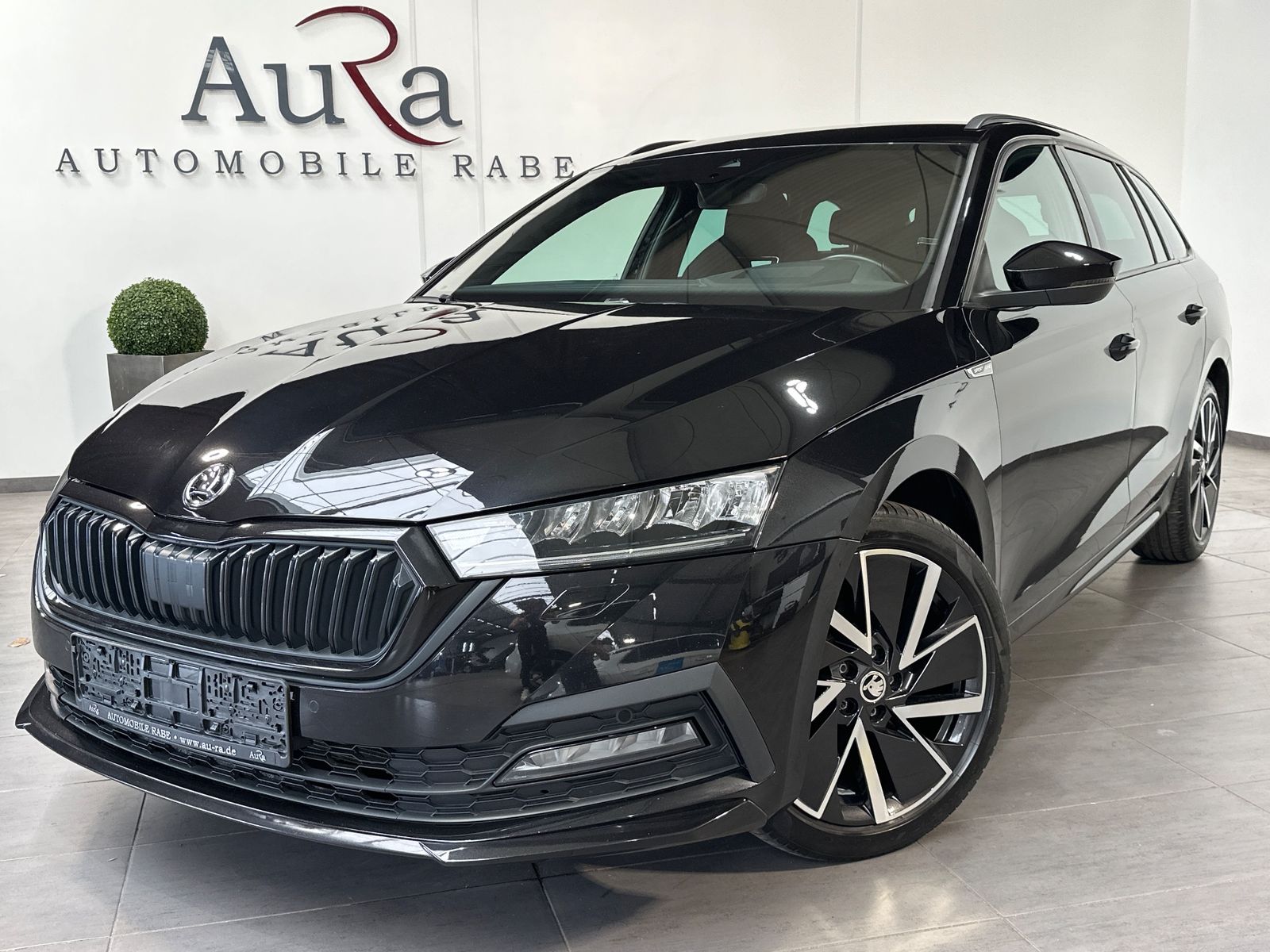Fahrzeugabbildung SKODA Octavia Combi Sportline NAV+LED+ACC+DCC+18ZO+VC