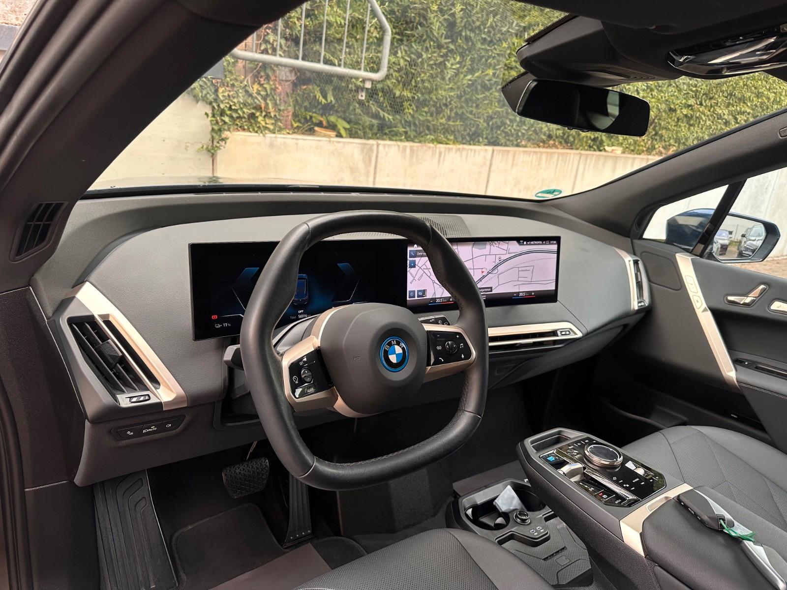 BMW iX xDrive40 M Sport PANO-SKY*AHK*DA-Prof*360°