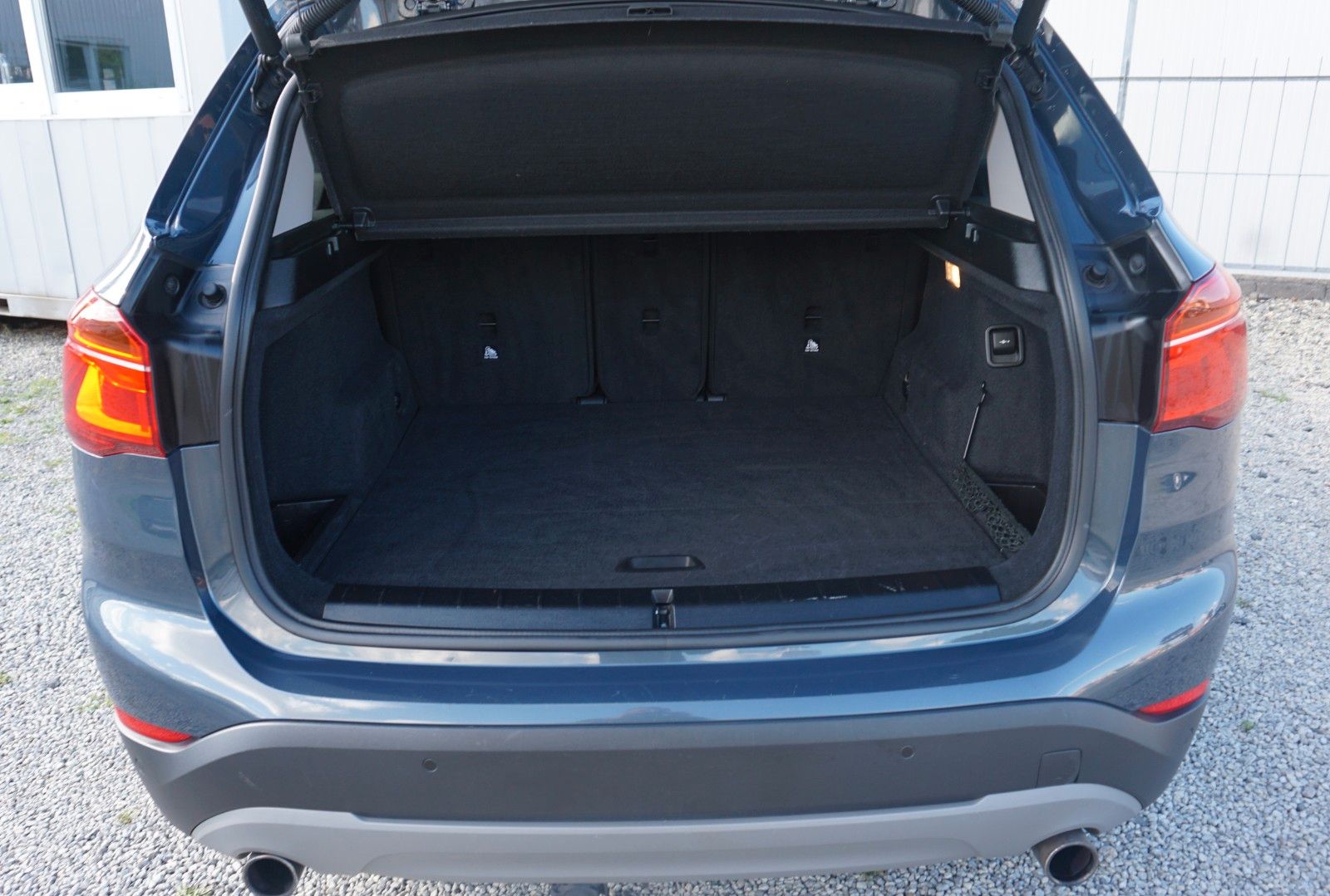 Fahrzeugabbildung BMW X1 xDrive 20i Advantage,PDC,Automatik,Scheckheft