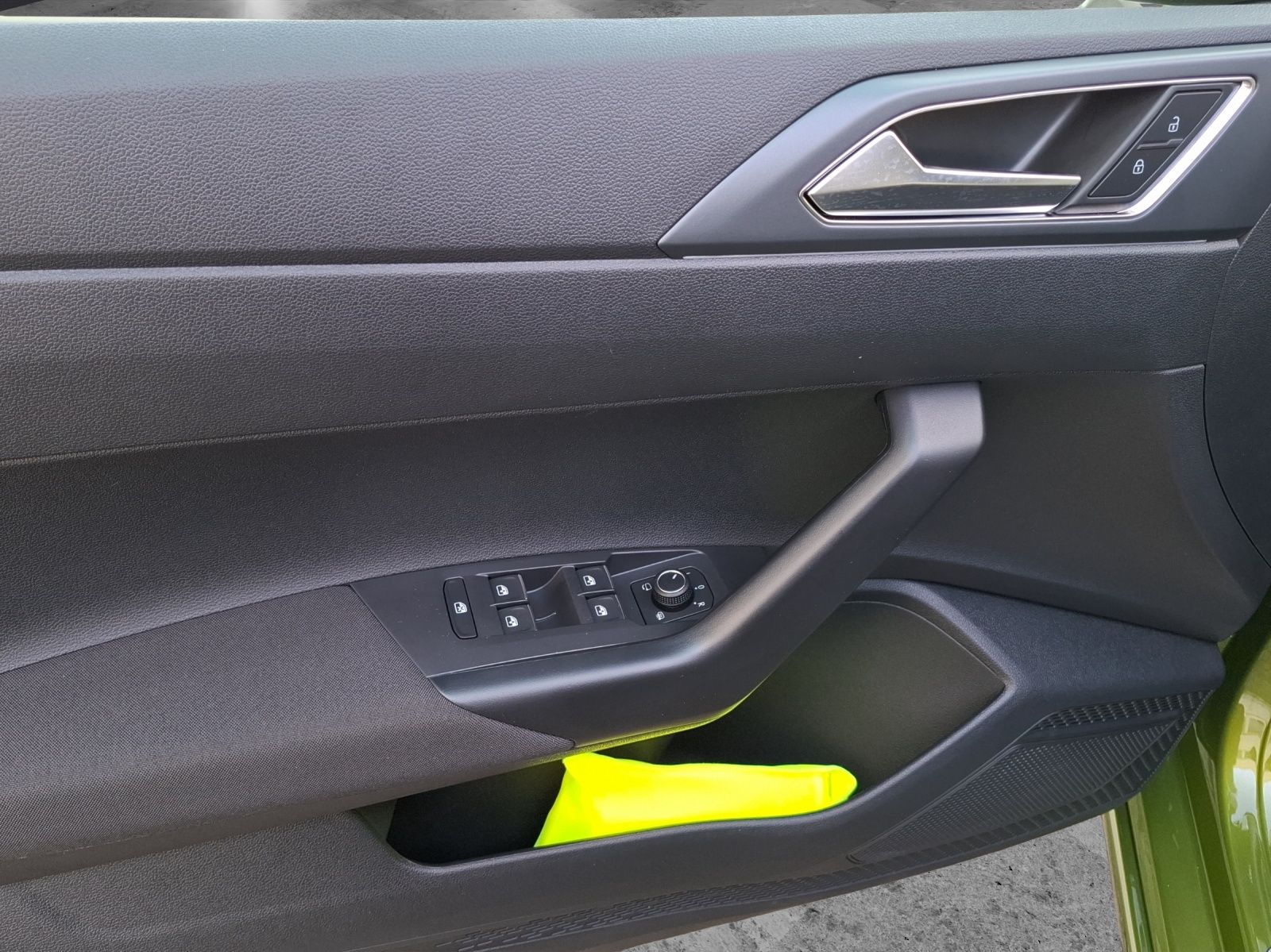 Fahrzeugabbildung Volkswagen Taigo TSI R-Line Black-Style IQ.Light SHZ Kamera