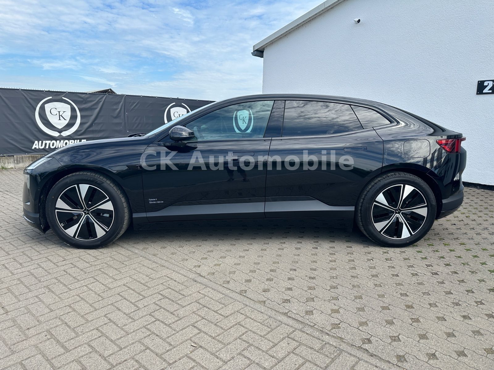 Fahrzeugabbildung Polestar 4 LRDM 400 kW Long Range Dual/Pano/Head-Up