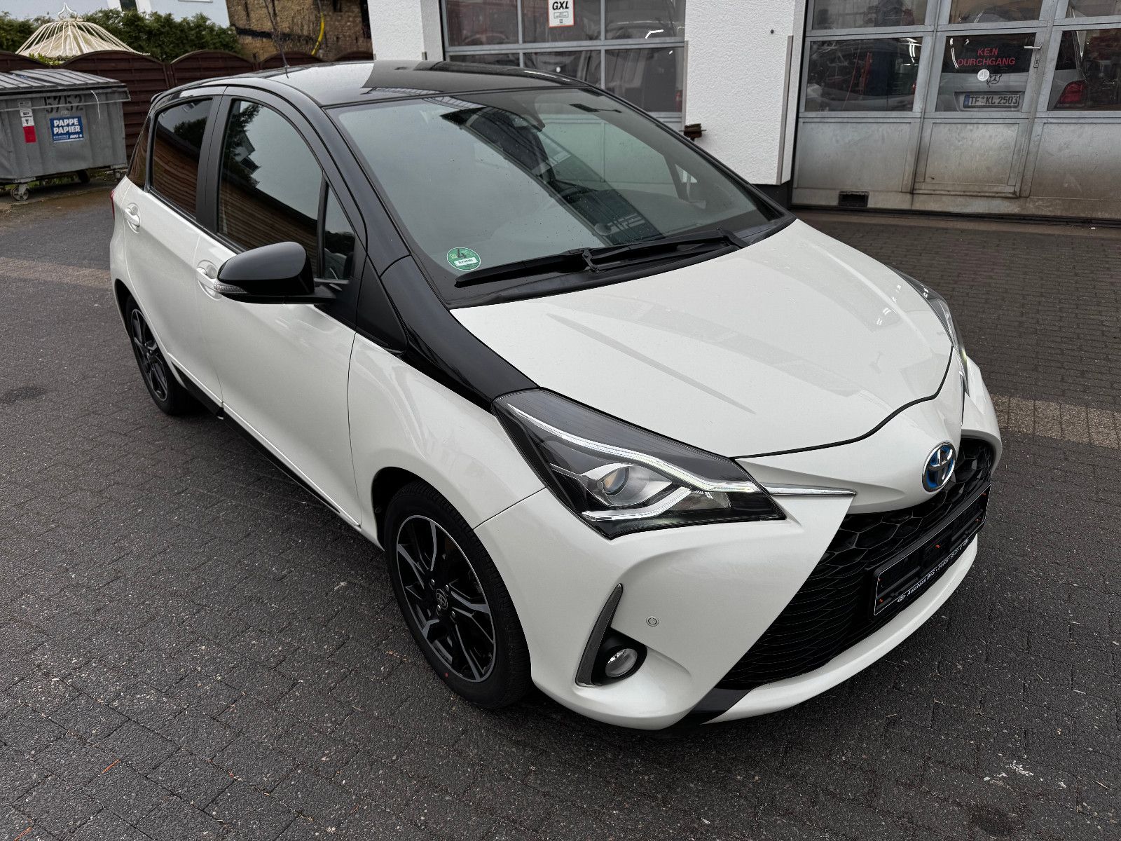 TOYOTA Yaris