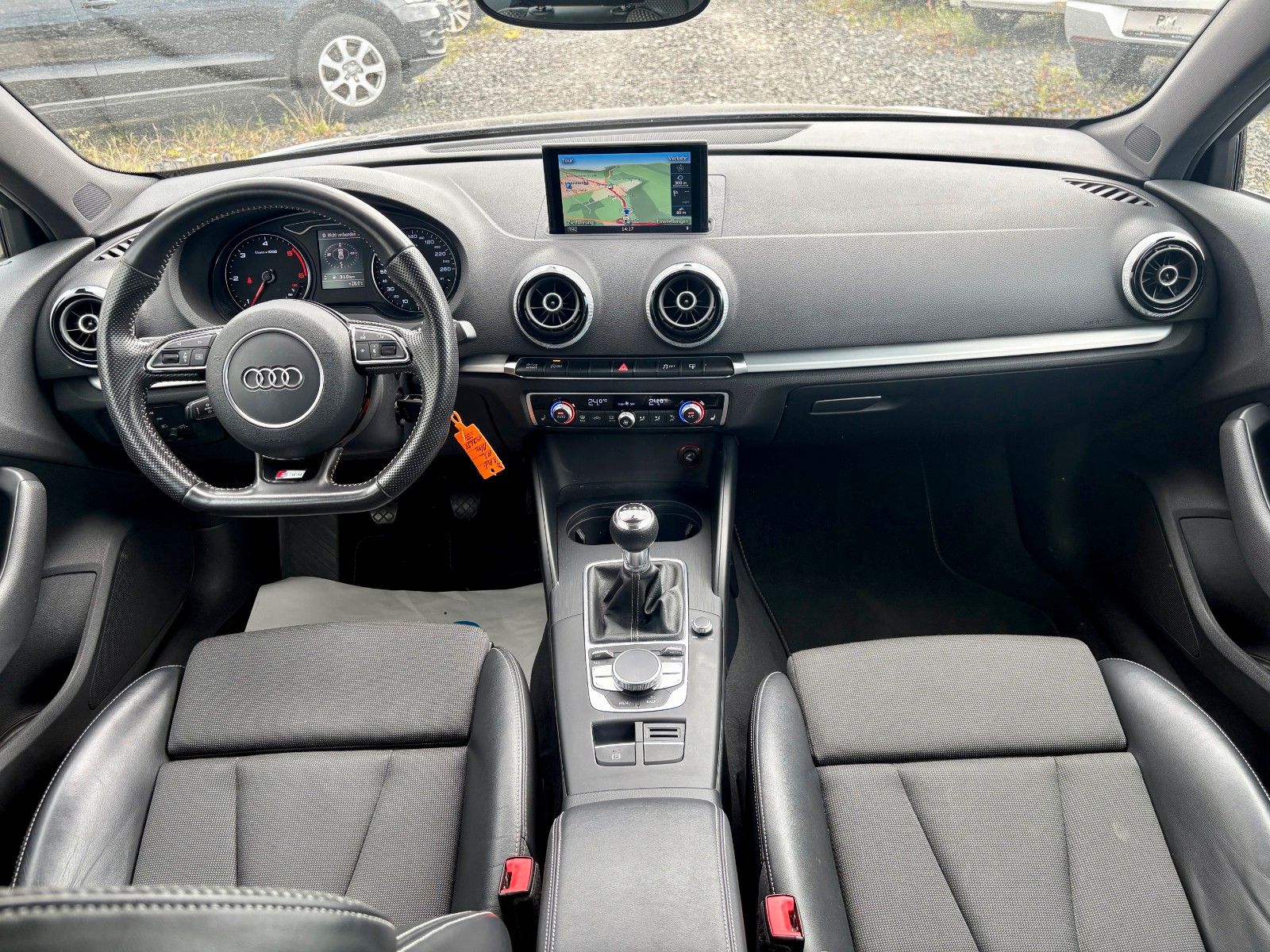 Fahrzeugabbildung Audi A3 1.6 TDI SPBK S LINE Navi Leder LED SPORTFWK